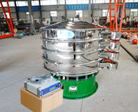 超聲波振動(dòng)篩主要采用超聲波換能器，利用換能器的工作原理能夠減少物料的堵網(wǎng)情況，提高篩分產(chǎn)量。