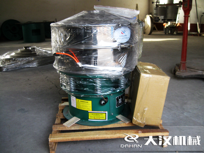 三氯蔗糖粉超聲波振動篩采用不銹鋼+碳鋼材質(zhì)的產(chǎn)品能夠更好的節(jié)省成本，同時能夠達到想要的篩分效果。